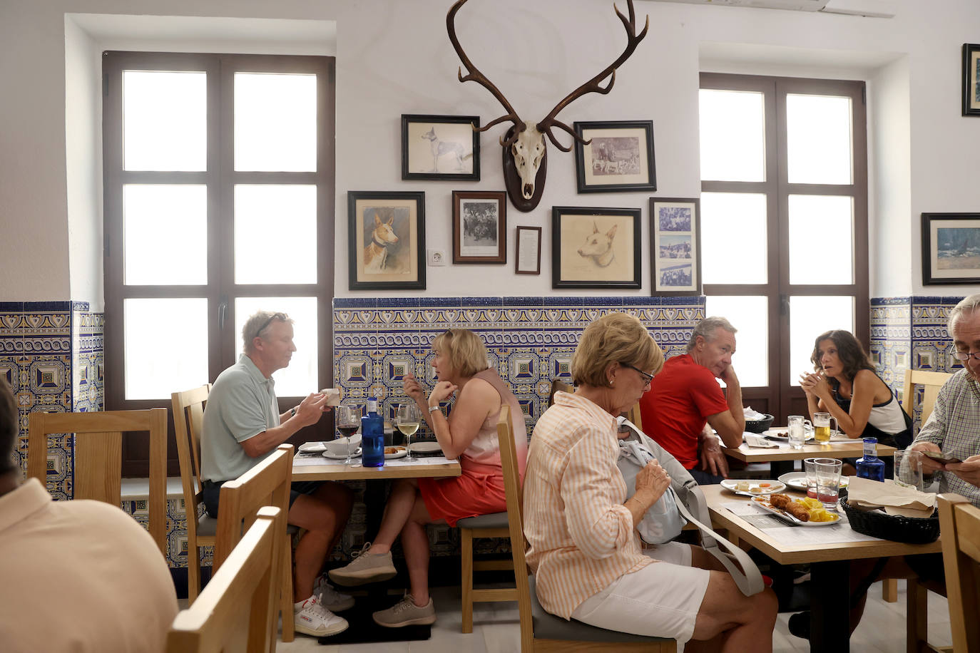 La reforma de la Taberna Góngora, en imágenes