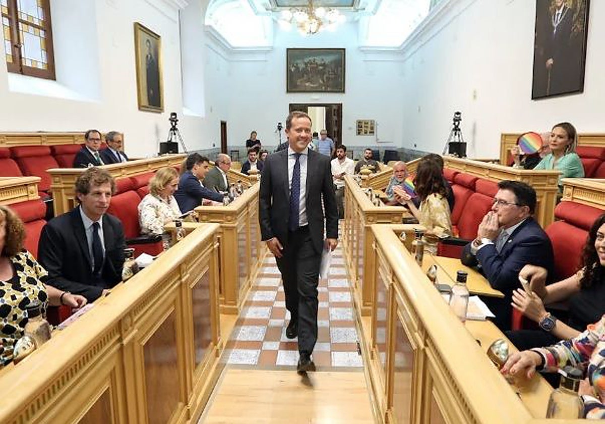 Carlos Velázquez, alcalde de Toledo, en el salón de Plenos. Imagen de archivo