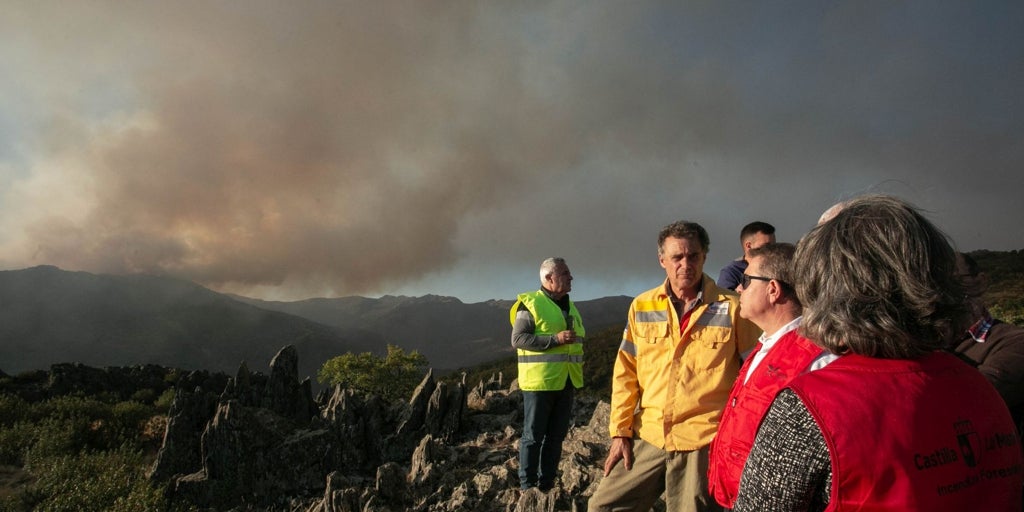 La consejera de Desarrollo Sostenible arremete contra ecologistas y sindicatos: «No tienen ni idea de cómo se apaga un incendio de alta montaña»