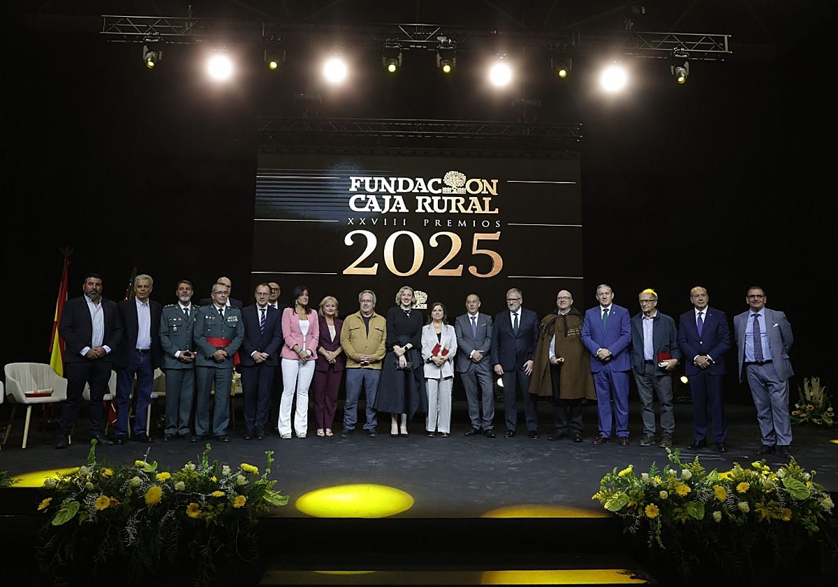 Foto de familia de de los Premios de la Fundación Caja Rural de Zamora