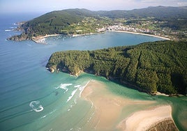 El bonito pueblo de La Coruña con una ría y alma marinera: donde está, qué ver y cómo llegar