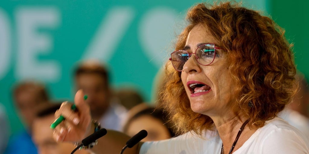 María Jesús Montero al PP: «Está alimentando a la bestia de Vox y se los va a comer»