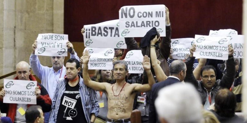 Prohibido grabar, hacer fotos o llevar pancartas en el Parlamento de Andalucía