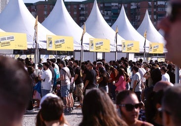 Miles de personas hacen colas para acceder a la Comic-Con de Málaga