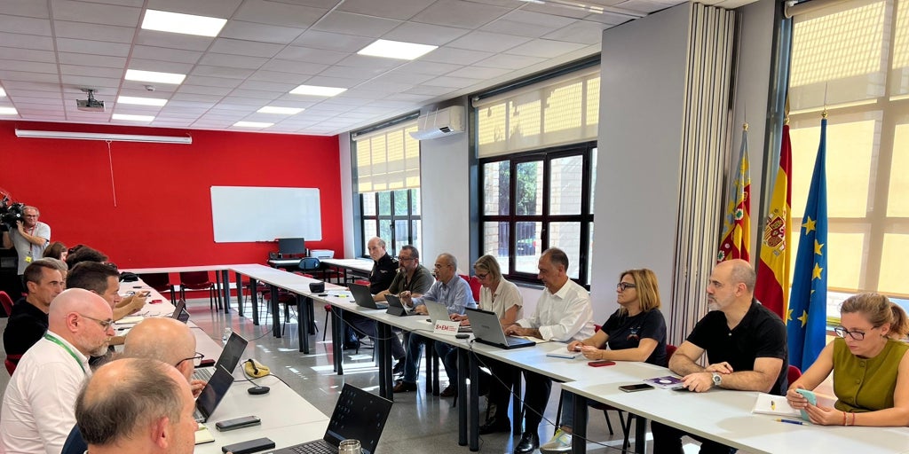 La Guardia Civil y la UME, prevenidas por la alerta roja de lluvias torrenciales en Valencia