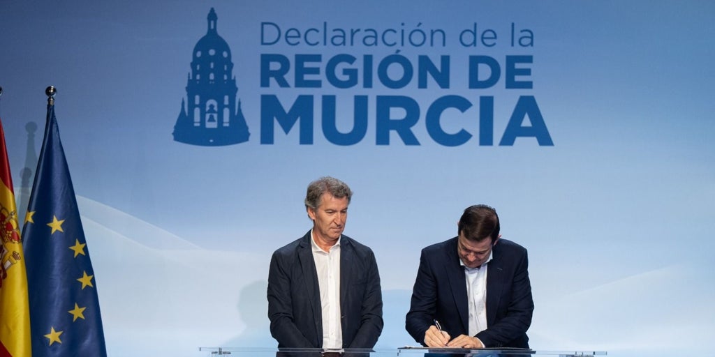 Mañueco asegura que la Junta «aúna esfuerzos» con Castilla-La Mancha en contra del incendio de Guadalajara tras su entrada en Segovia