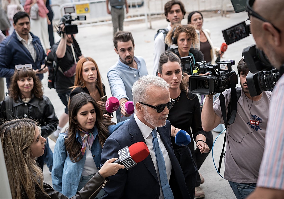 El abogado de Begoña Gómez, Antonio Camacho, este sábado en los Juzgados de Plaza de Castilla