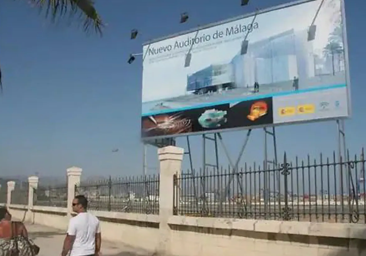Cartel de Auditorio delante del puerto de Málaga