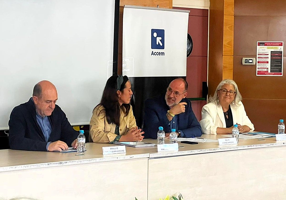 El delegado de la Junta en Talavera de la Reina, David Gómez, participó en unas jornadas organizadas por ACCEM