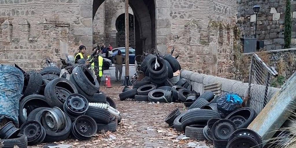 La plaza de San Román y el puente de Alcántara, escenarios del rodaje de 'The walking dead' en Toledo