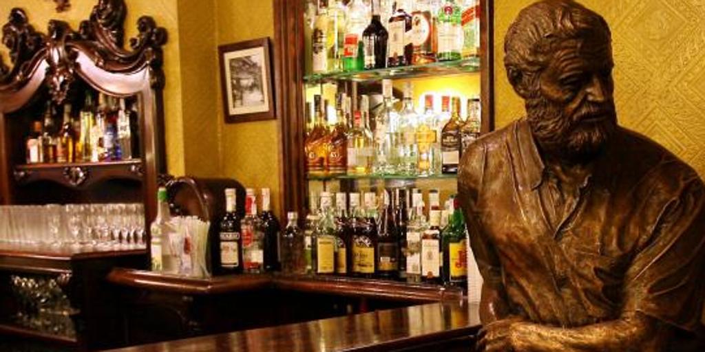 La ruta de Pamplona que inspiró a Hemingway: cafeterías, hoteles y otros rincones por los que pasó el autor
