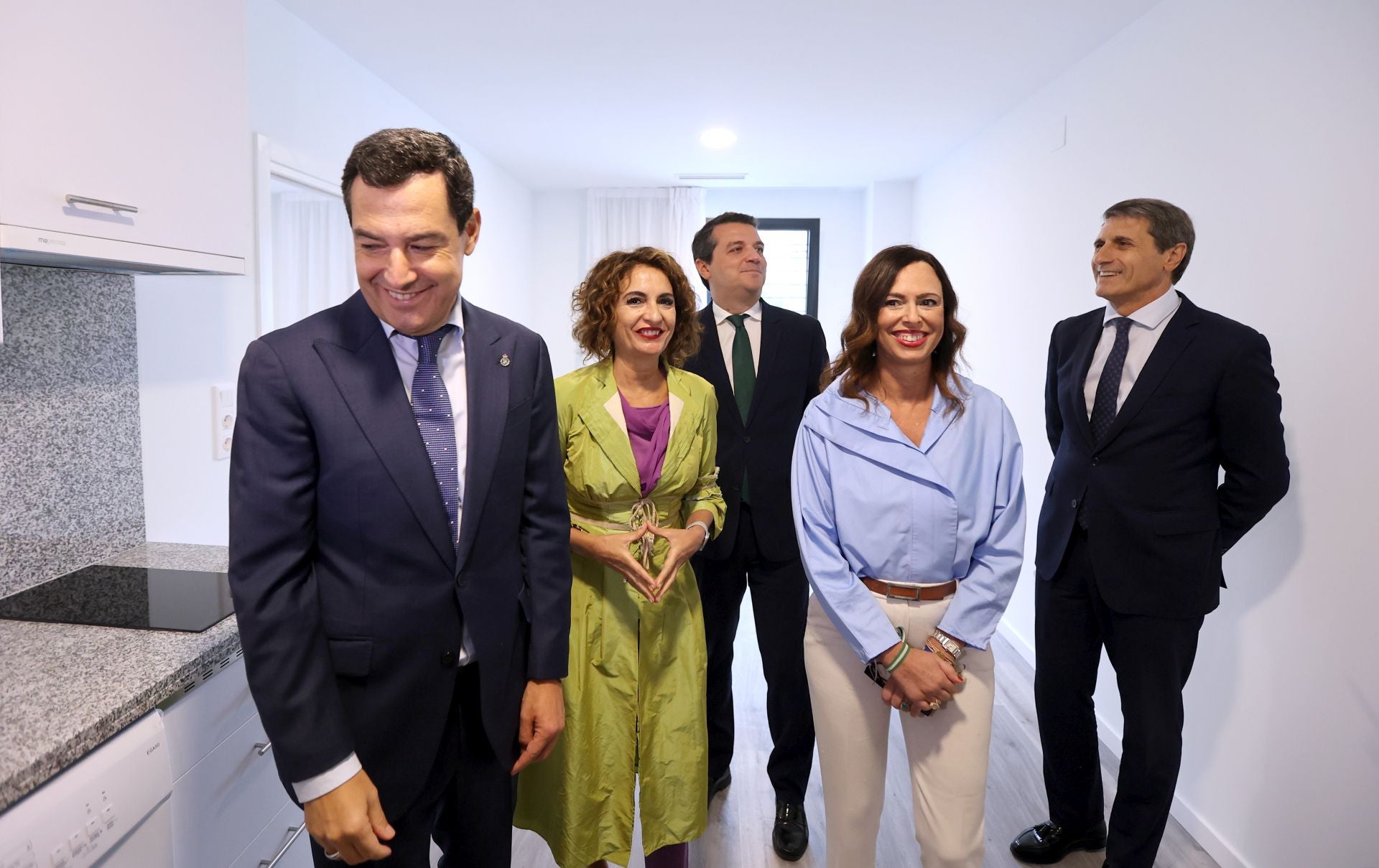 La emocionante entrega de llaves a mayores para sus pisos en Córdoba, en imágenes