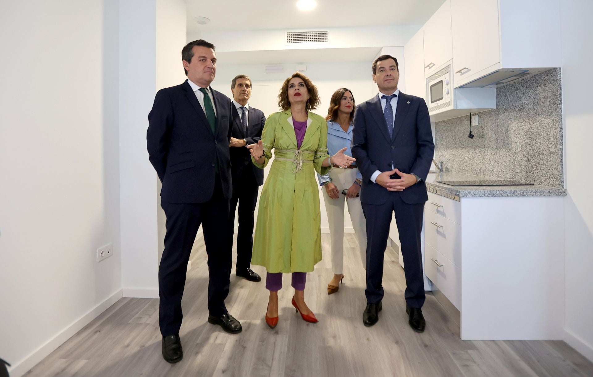 La emocionante entrega de llaves a mayores para sus pisos en Córdoba, en imágenes