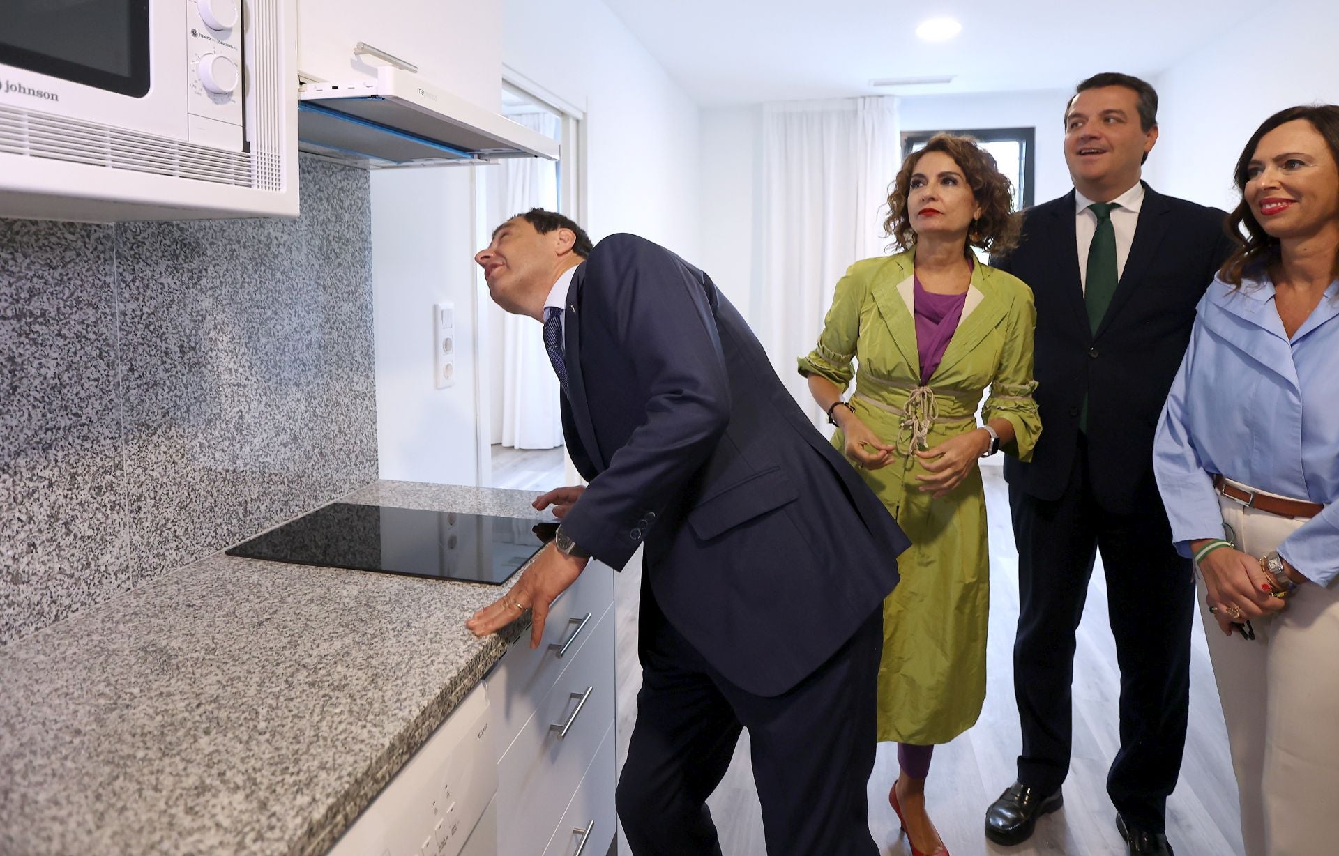 La emocionante entrega de llaves a mayores para sus pisos en Córdoba, en imágenes