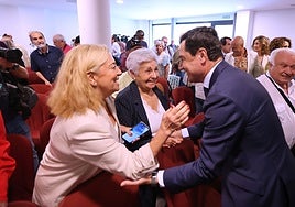 La emocionante entrega de llaves a mayores para sus pisos en Córdoba, en imágenes