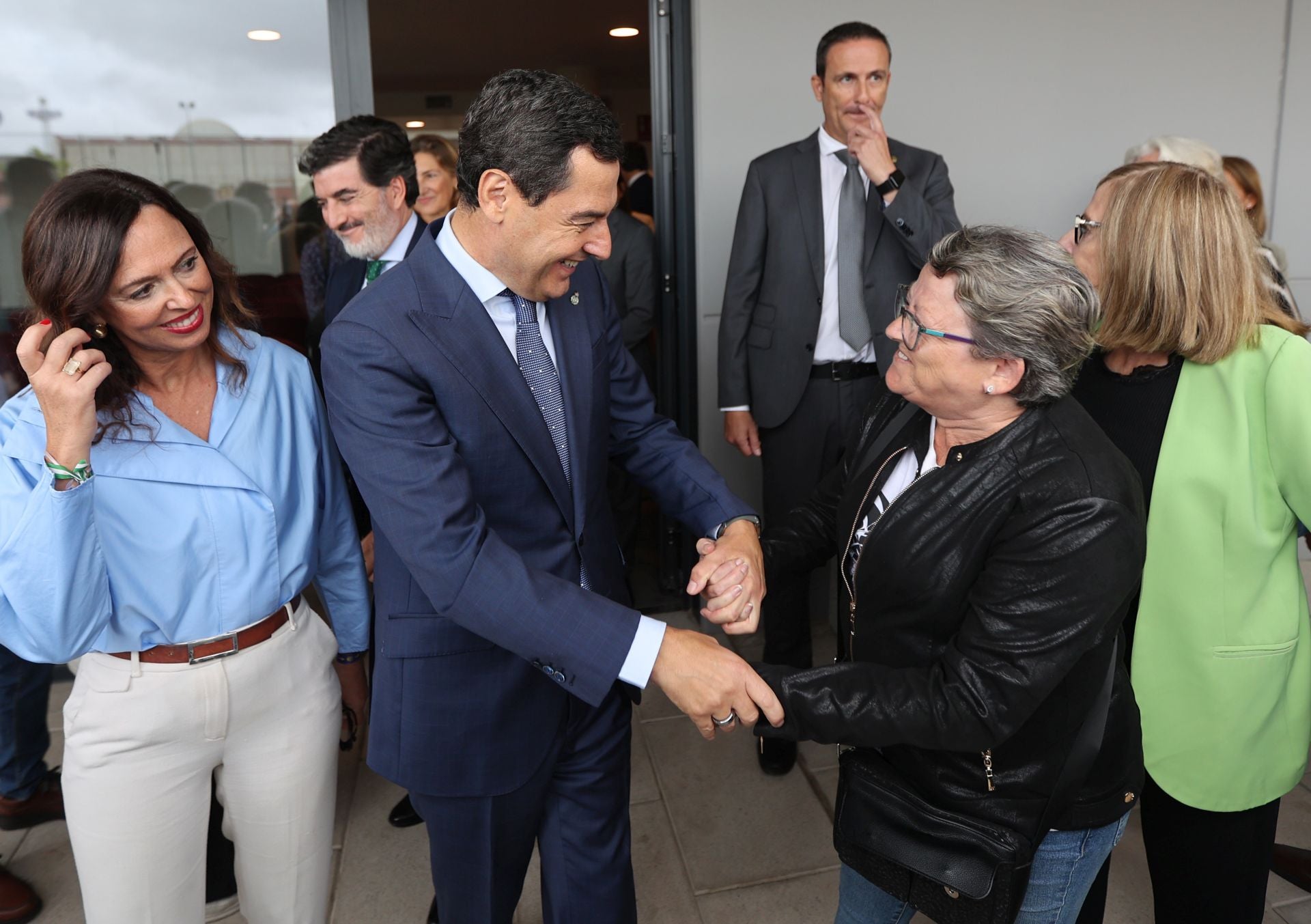 La emocionante entrega de llaves a mayores para sus pisos en Córdoba, en imágenes