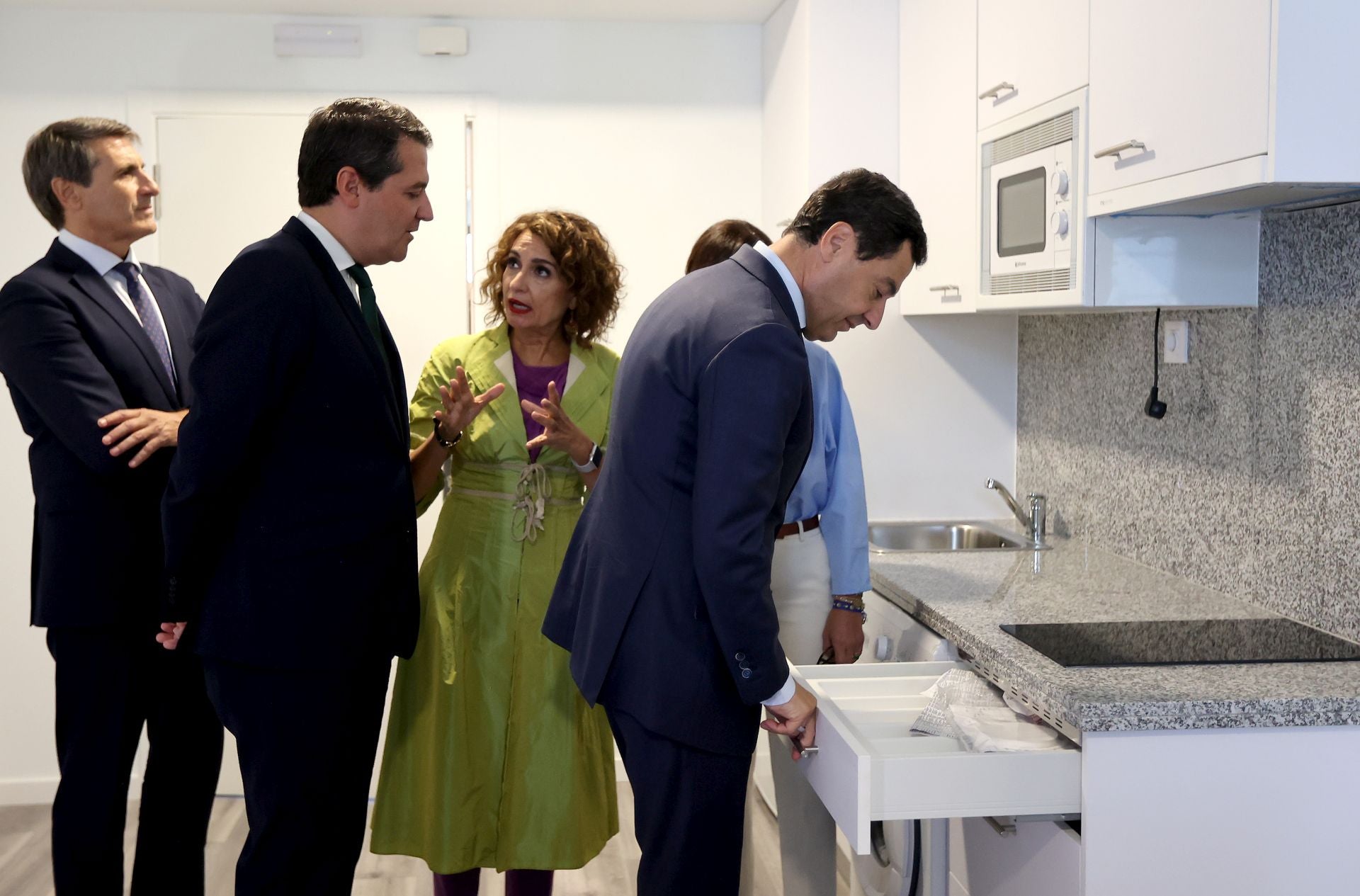 La emocionante entrega de llaves a mayores para sus pisos en Córdoba, en imágenes