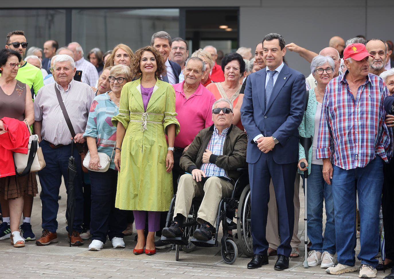 La emocionante entrega de llaves a mayores para sus pisos en Córdoba, en imágenes
