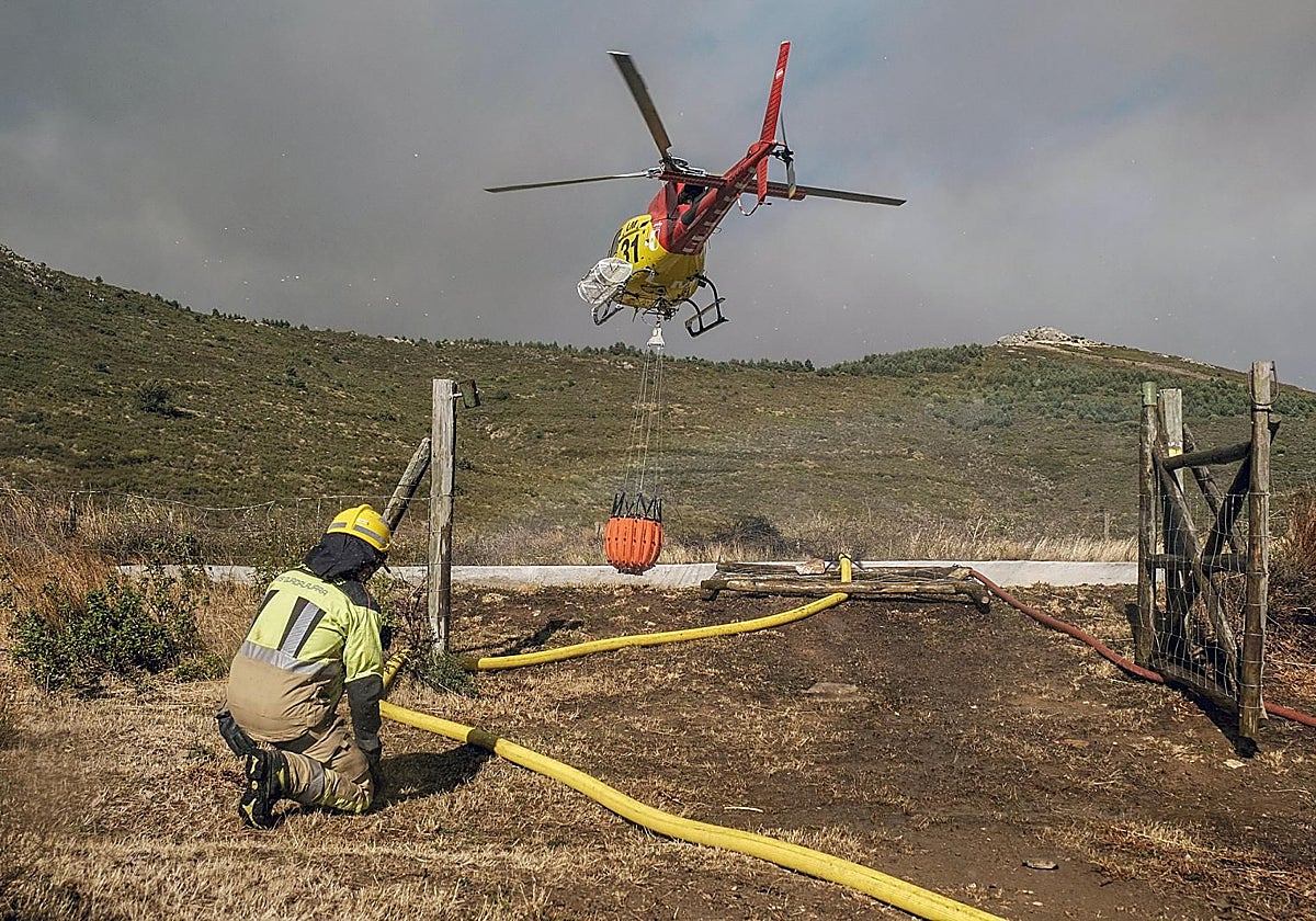 El incendio del Pico del Lobo sigue en Nivel 2