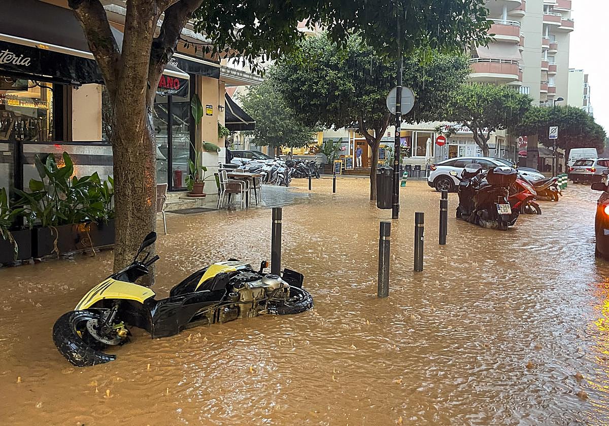 Vista general de las calles anegadas en Ibiza.
