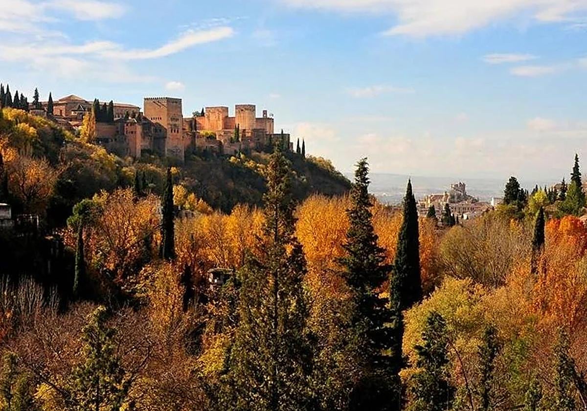Imagen de la Alhambra en otoño