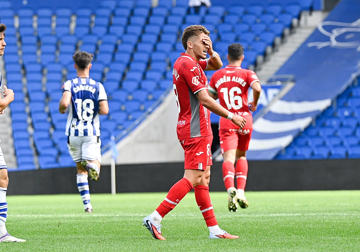 Isma Ruiz se lamenta durante el partido con la Real Sociedad B