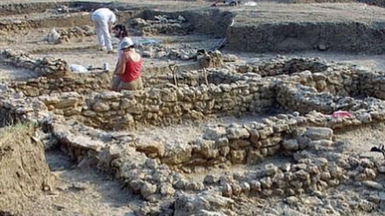 El inicio de las excavaciones en el Cerro del Villar en 1987