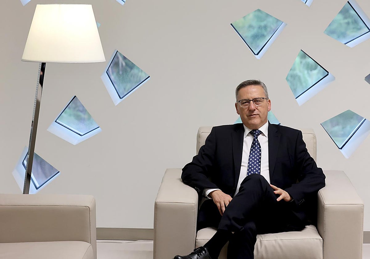 El presidente de la Audiencia Provincial de Córdoba, Miguel Ángel Pareja, en su despacho