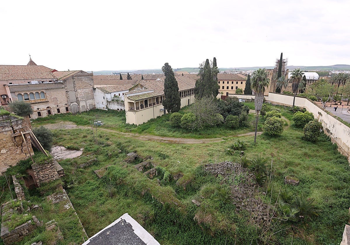 Solar anexo de la Biblioteca Provincia que se convertirá en el jardín de Campo de los Santos Mártires