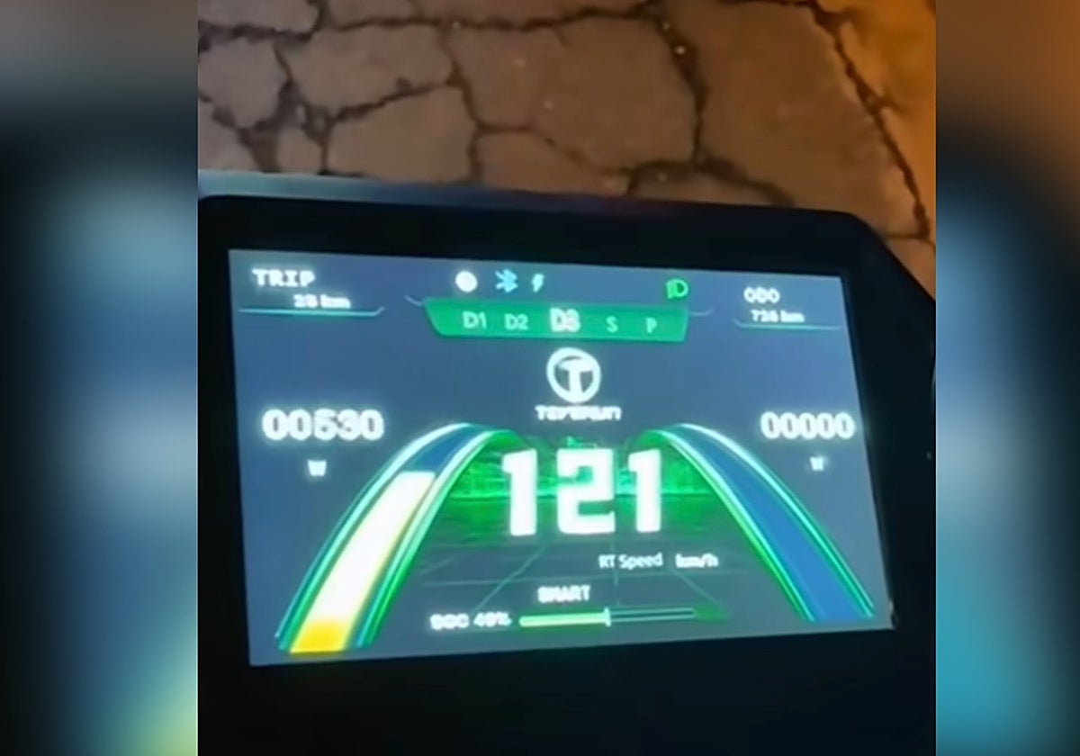 Prueba de velocidad al patinete trucado intervenido por la Policía Local de Onda, Castellón
