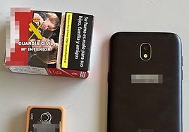 La treta de un 'copión' para aprobar en el examen de conducir con un paquete de tabaco