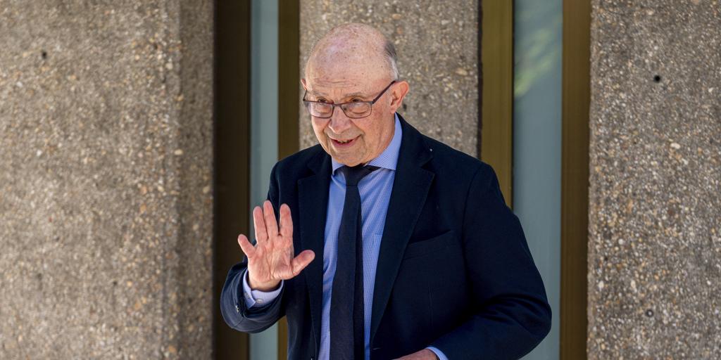 El juez prorroga el caso Montoro hasta enero de 2026 para interrogar al exministro y al resto de investigados