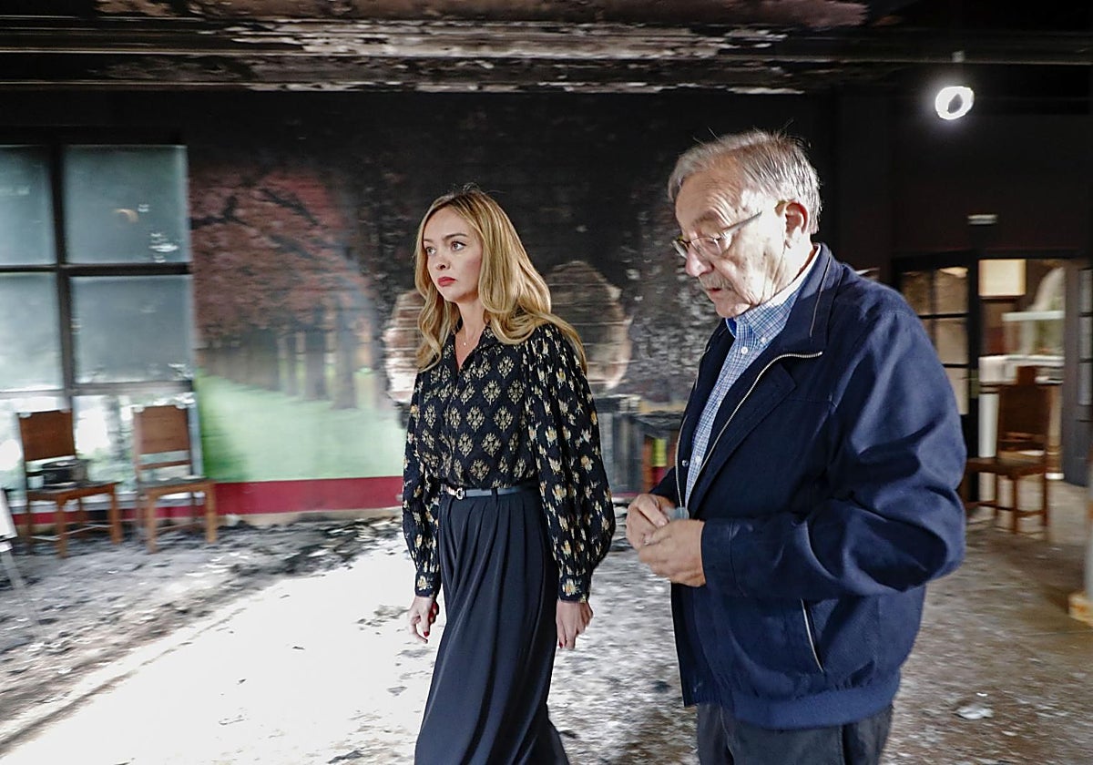 F. García y J. Cortiñas, gerente de la fundación que gestionará el centro de Monforte, lo visitaron tras el ataque