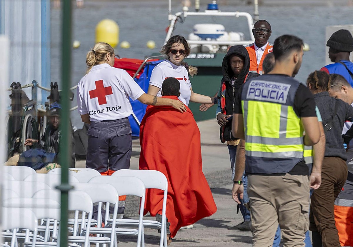 Menores no acompañados en un puerto canario