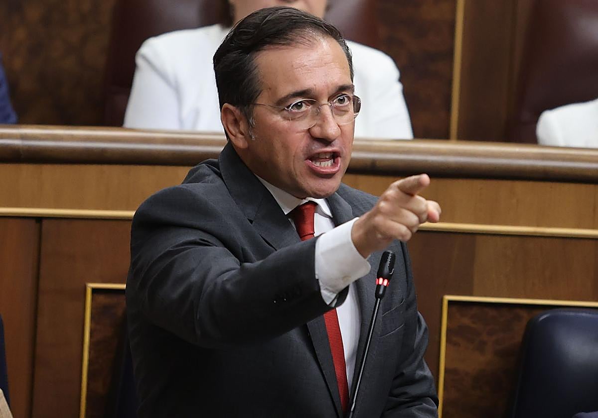 José Manuel Albares, ministro de Exteriores, durante una sesión de control al Gobierno en el Congreso