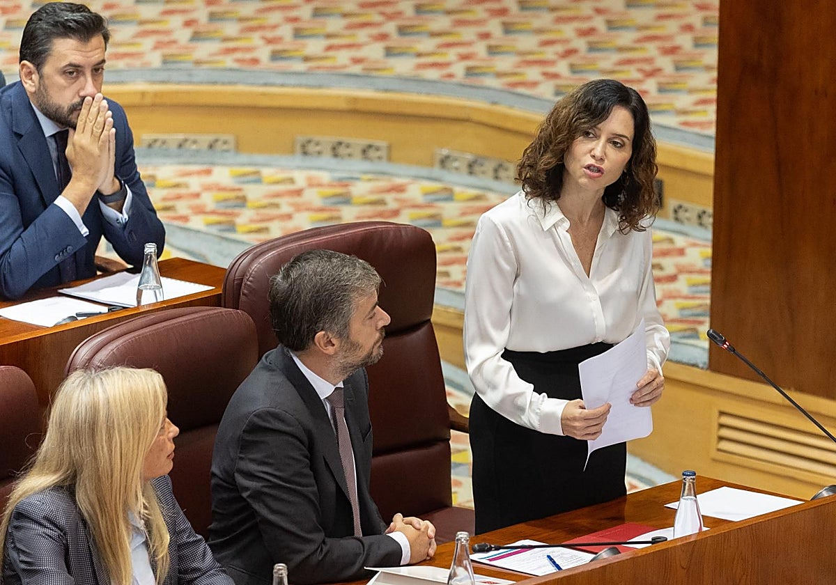 La presidenta de la Comunidad de Madrid, Isabel Díaz Ayuso, en el Pleno de la Asamblea