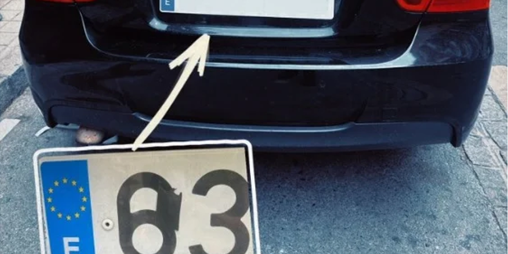 Manipula la matrícula de su coche para evitar una multa en la ZBE de Granada y se lleva una sanción de 6.000 euros y seis puntos de carné