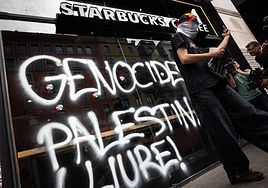 Miles de personas se manifiestan en Barcelona tras la interceptación de la Flotillla