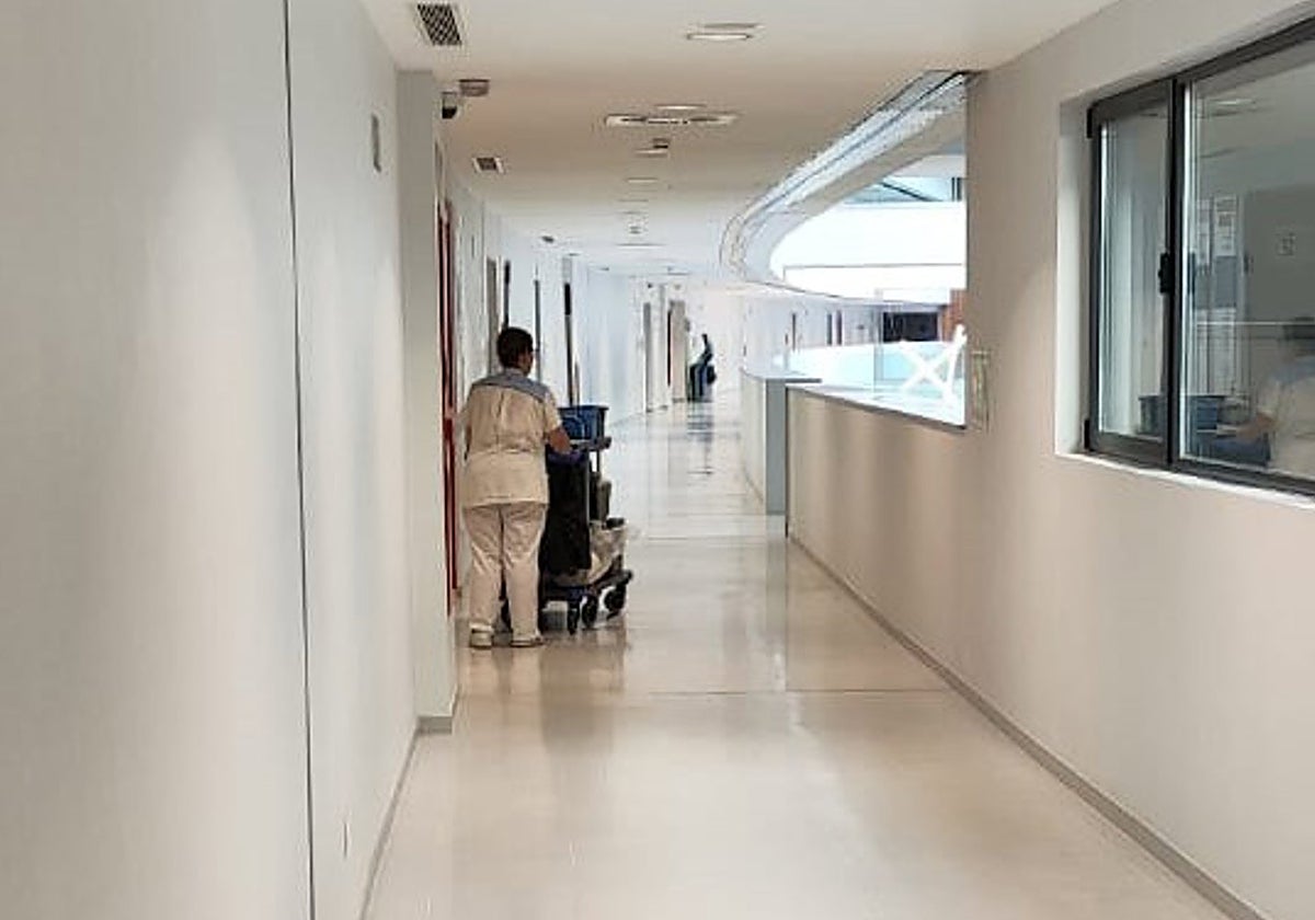 Trabajadora de la Limpieza del Hospital Universitario de Toledo.