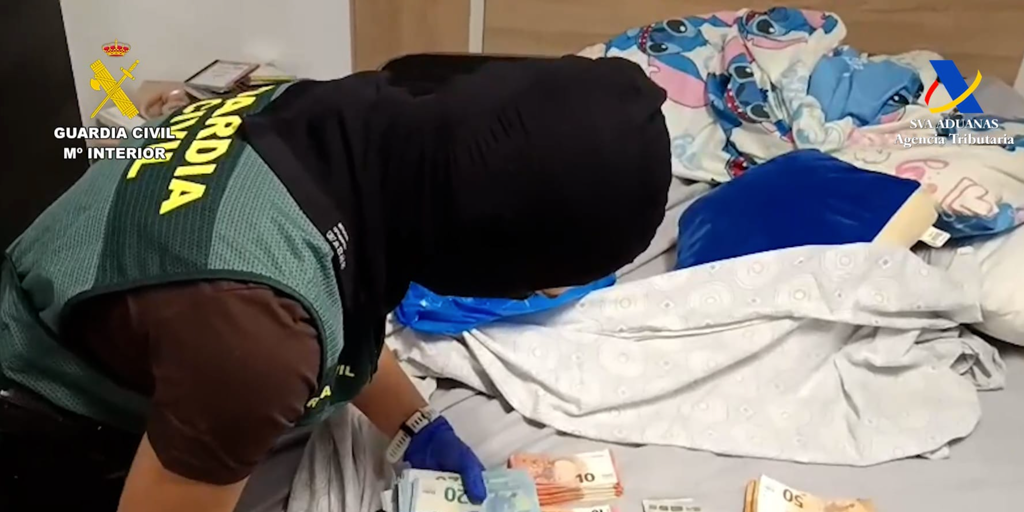 Detenido un buceador mientras extraía más de 80 kilos de cocaína en el Puerto de la Luz en Gran Canaria