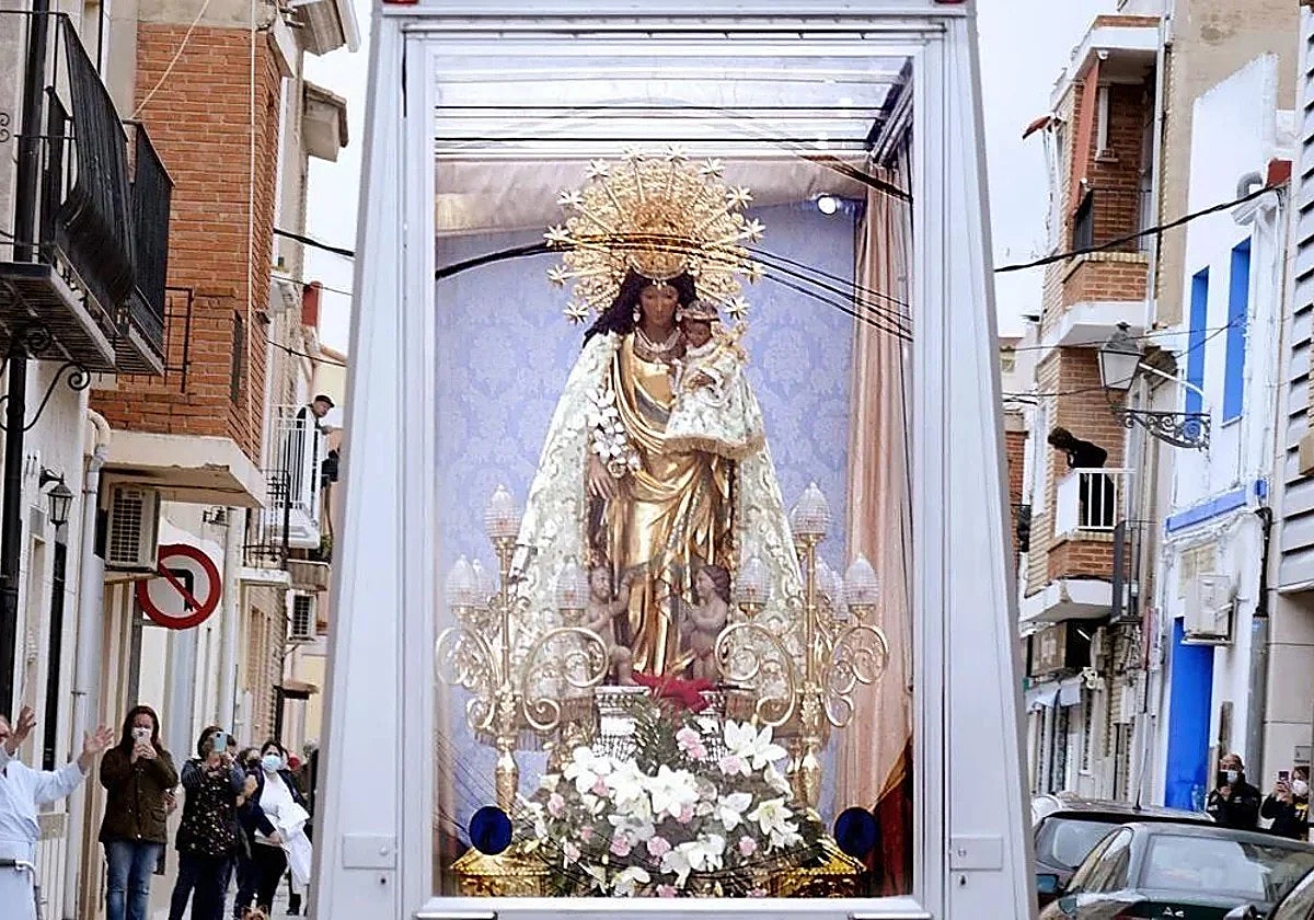 Imagen de archivo de la Virgen de los Desamparados en su visita a un pueblo de Valencia