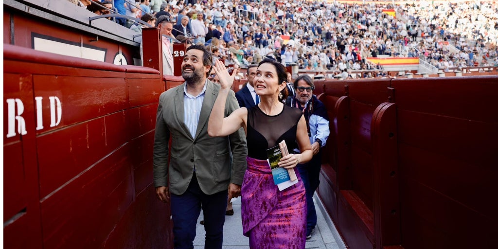 Paco Núñez e Isabel Ayuso asisten en las Ventas a la corrida del diestro toledano Tomás Rufo