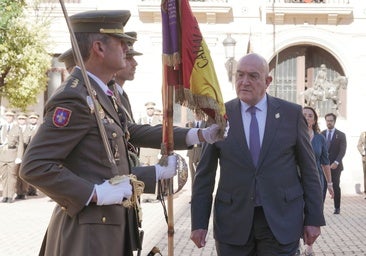 La jura de bandera civil por los 175 años de la Academia de Caballería de Valladolid, en imágenes