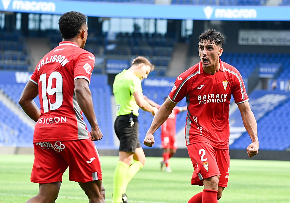 Ignasi Vilarrasa celebra el tanto del empate contra la Real Sociedad B con Dalisson