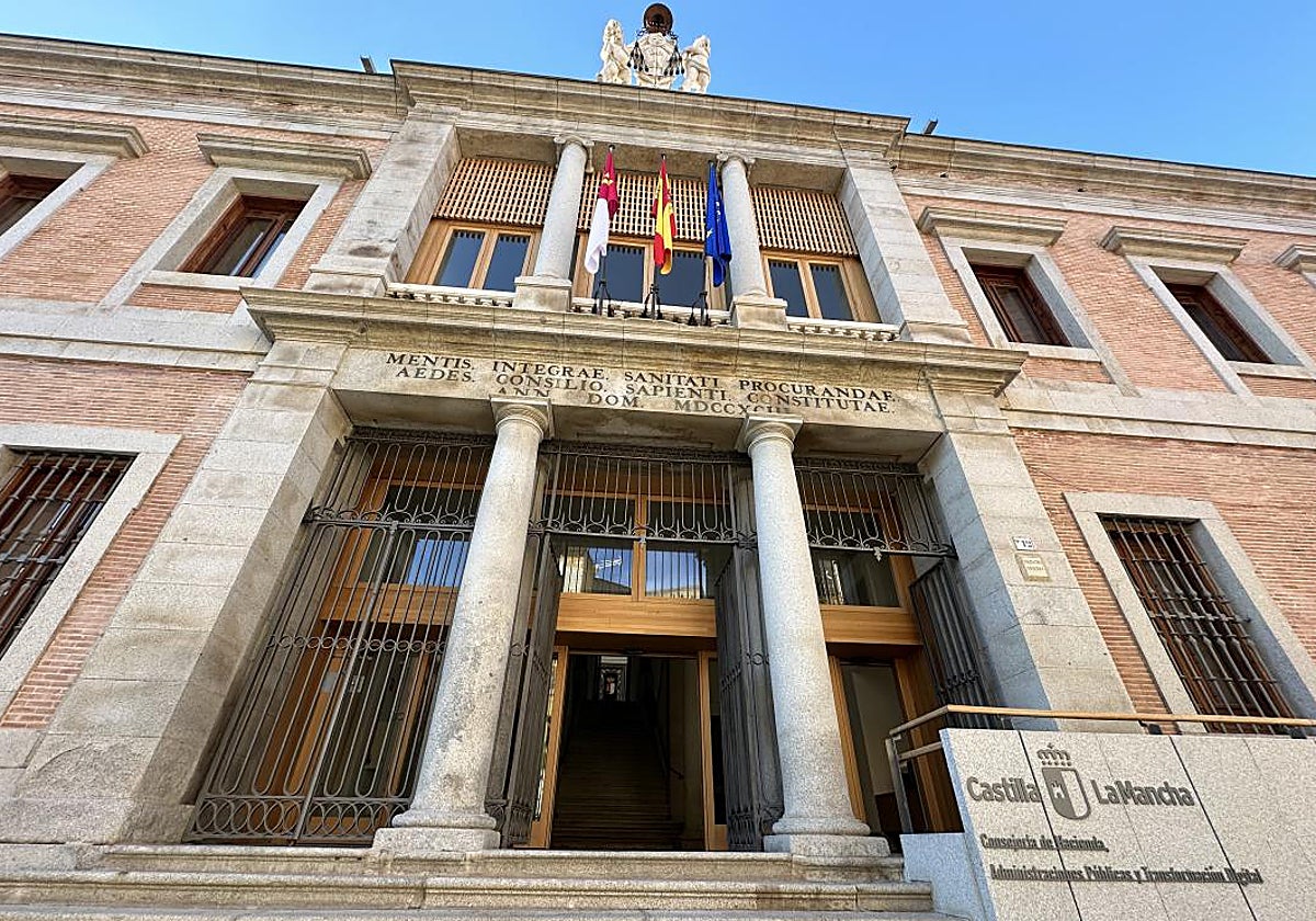 Fachada de la Consejería de Hacienda y Administraciones Públicas, en Toledo