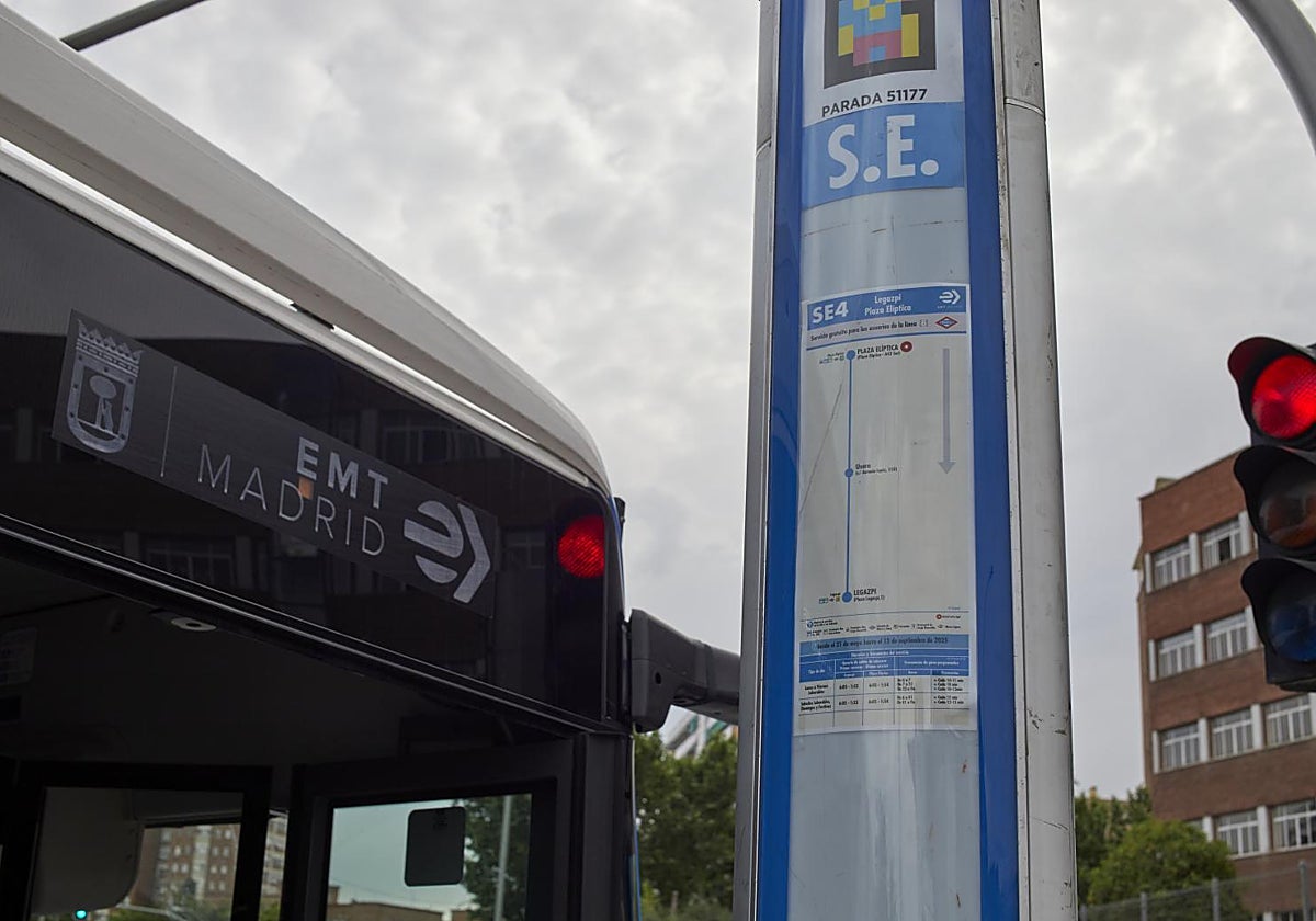 Autobús del servicio de especial de la EMT