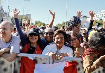 Avalancha de acentos en Colón por la fiesta de la Hispanidad: «Llevo más de 6 horas esperando para ver a Gloria Estefan»