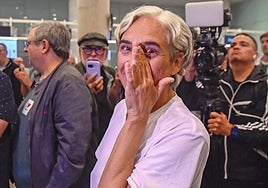 Aterrizan los primeros 21 españoles repatriados de la Flotilla de Gaza: «Nos han vejado y humillado»