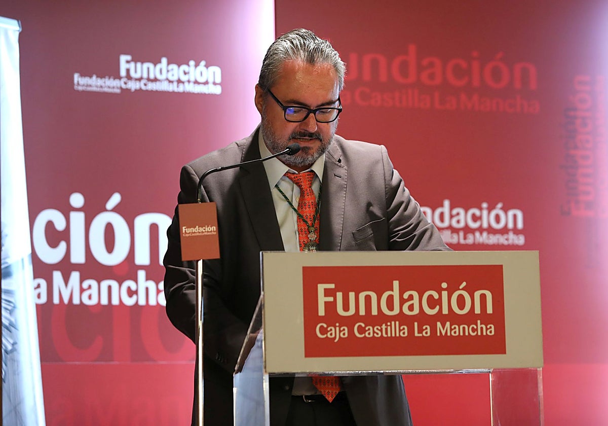Adolfo de Mingo, durante su intervención en la sesión inaugural del curso en  la Real Academia de Bellas Artes y Ciencias Históricas de Toledo
