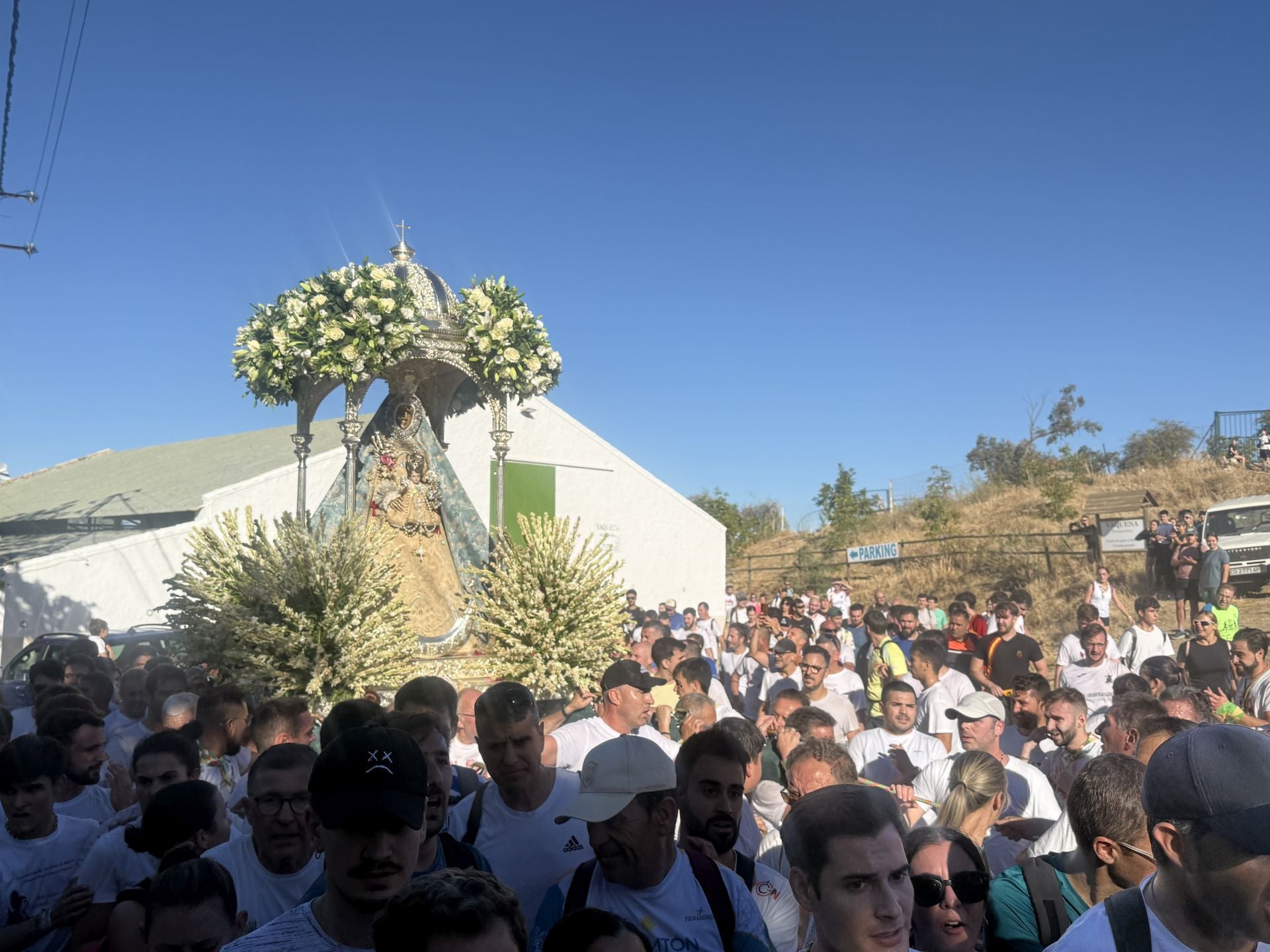 En imágenes, el devocional regreso de la Virgen de la Sierra de Cabra a su santuario